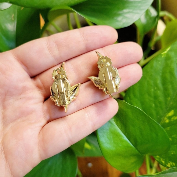 Vintage Gold Rhinestone Leaf Clip-On Earrings - Picture 8 of 8